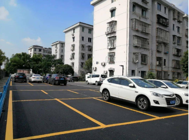 小區(qū)停車場計(jì)算機(jī).png
